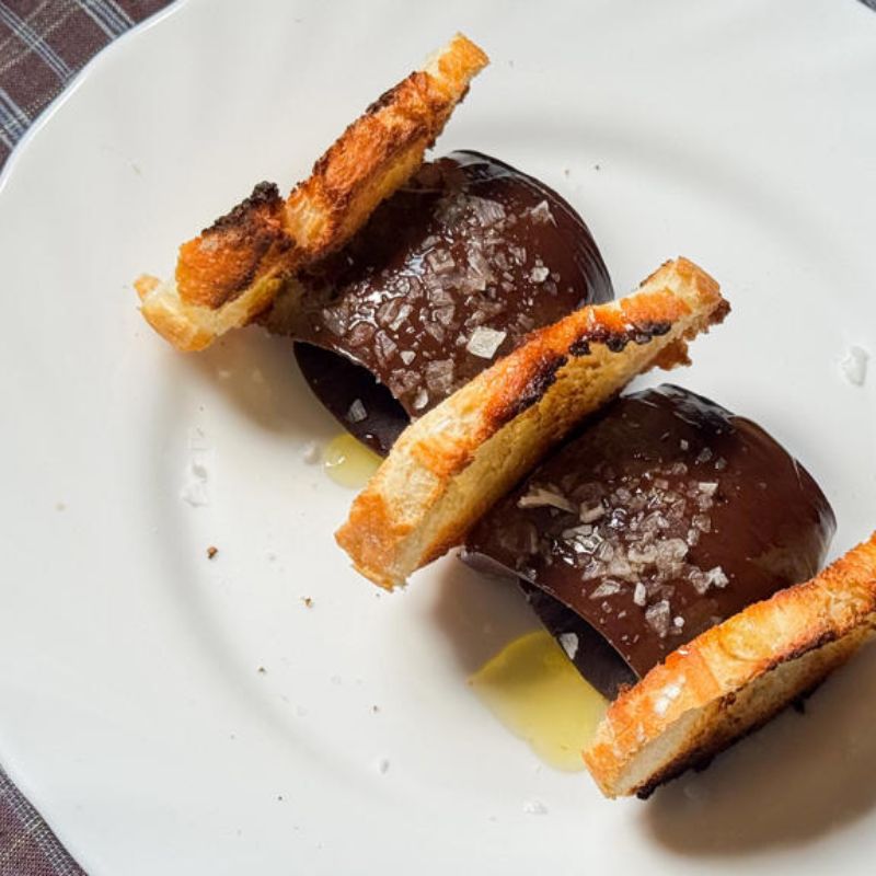 pan con chocolate, aceite y sal